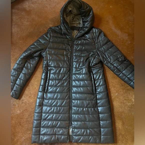 M0851 leather puffy coat - like new - Picture 6 of 6